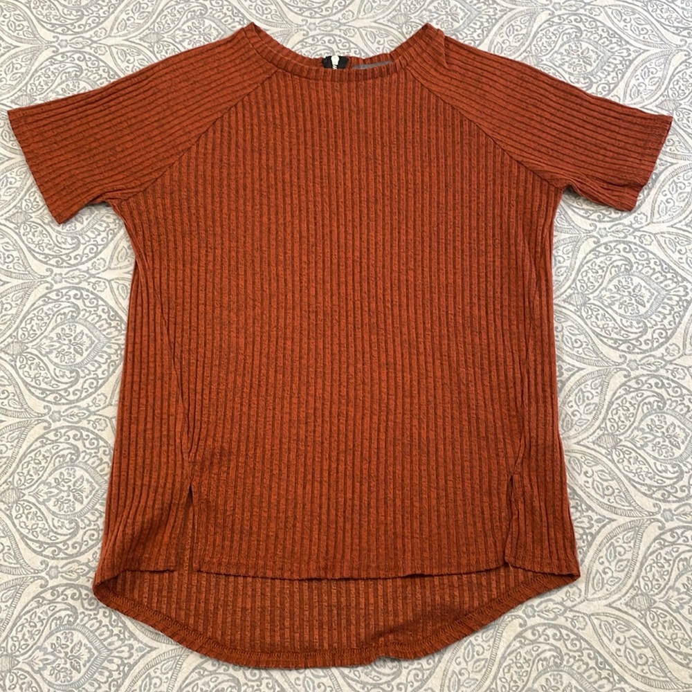 Suzy Shier Rust Ribbed Short Sleeve Top